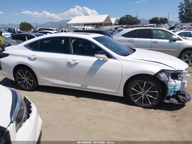 2025 LEXUS ES 300H 14