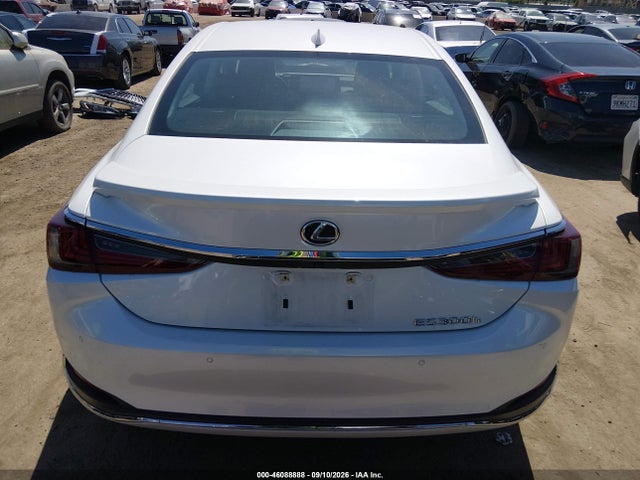 2025 LEXUS ES 300H 17