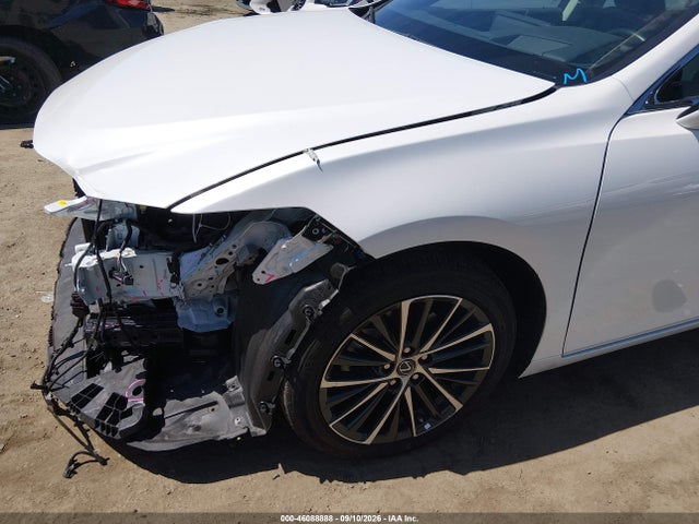 2025 LEXUS ES 300H 19
