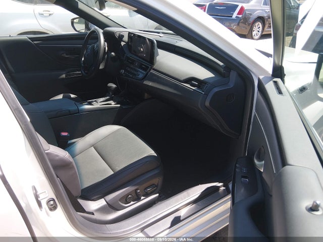 2025 LEXUS ES 300H 5