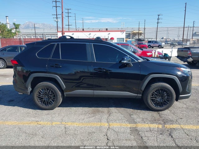 2025 TOYOTA RAV4 XLE 13