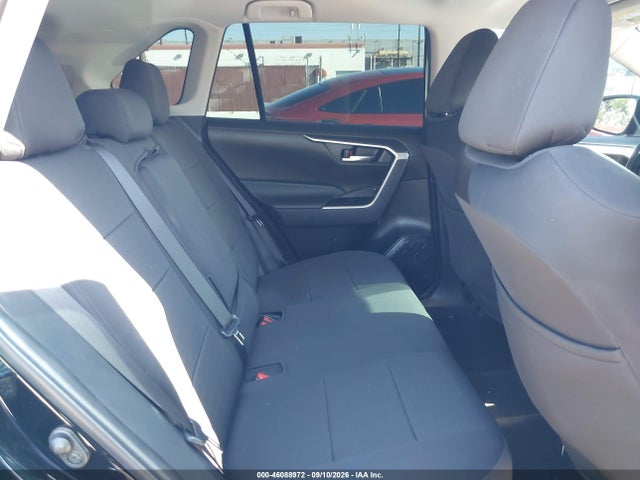2025 TOYOTA RAV4 XLE 8