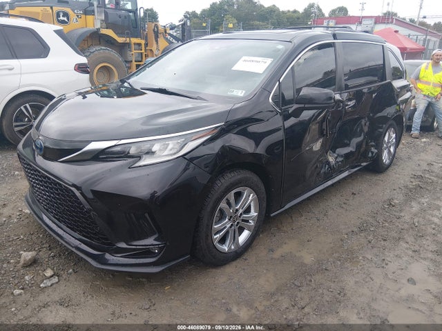 2022 TOYOTA SIENNA XSE 2