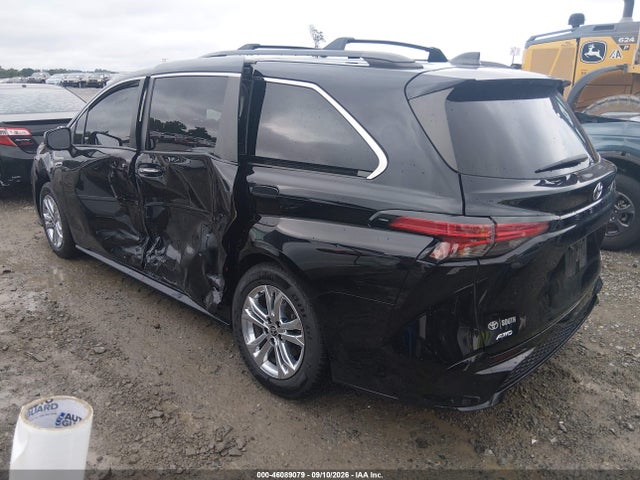 2022 TOYOTA SIENNA XSE 3