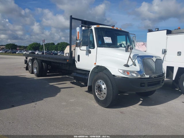 2005 INTERNATIONAL 4000 4400
