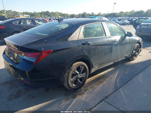 2022 HYUNDAI ELANTRA SEL 4