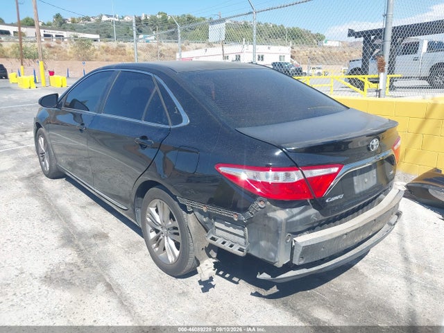 2017 TOYOTA CAMRY SE 3