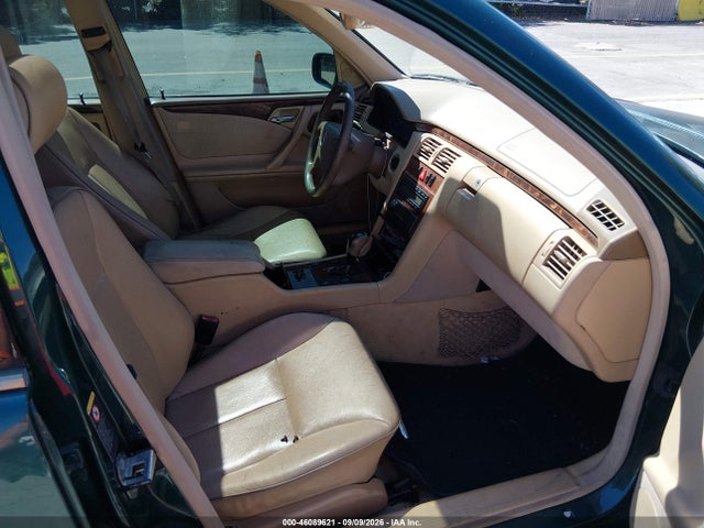 2001 Mercedes-BENZ E 320 照片 5