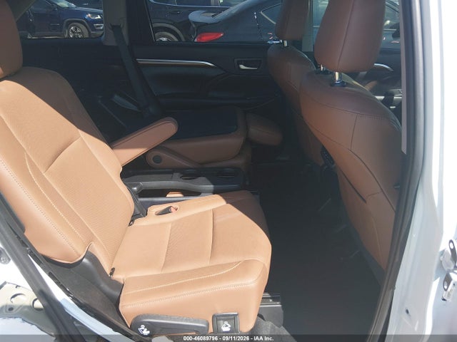 2019 TOYOTA HIGHLANDER LIMITED PLATINUM 8