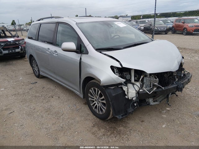 2020 TOYOTA SIENNA XLE