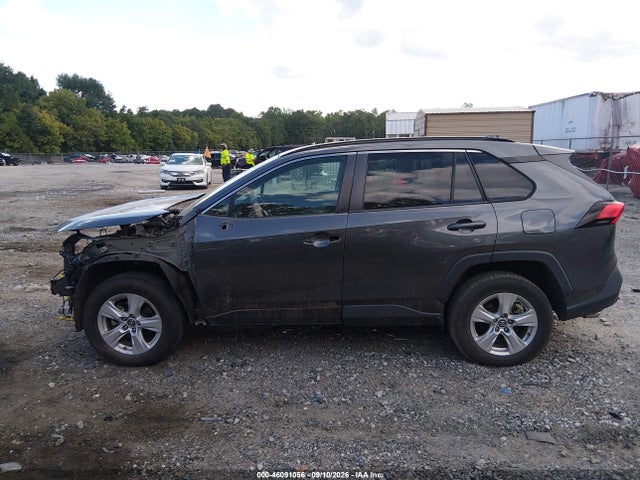2021 TOYOTA RAV4 XLE 14
