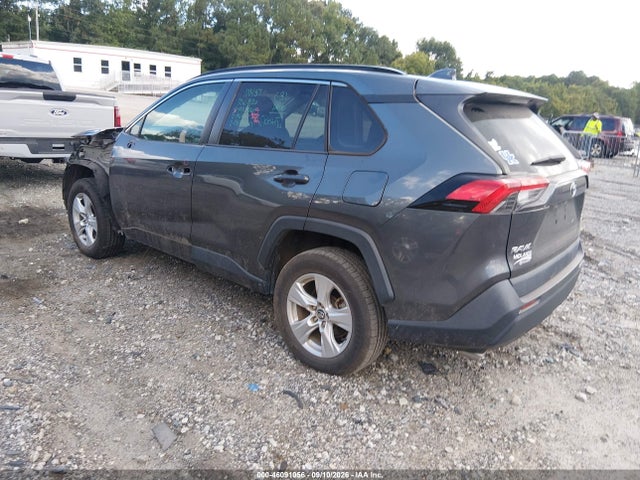 2021 TOYOTA RAV4 XLE 3