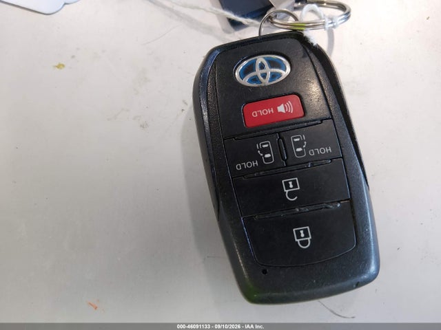 2021 TOYOTA SIENNA LE 11