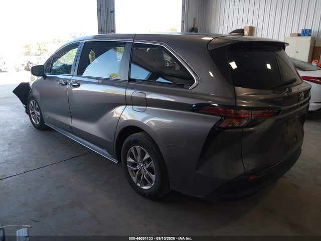 2021 TOYOTA SIENNA LE 3