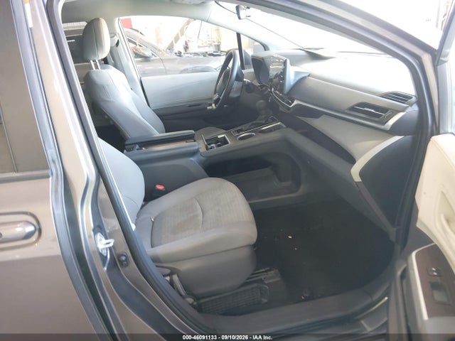 2021 TOYOTA SIENNA LE 5