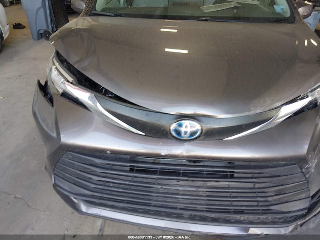 2021 TOYOTA SIENNA LE 6
