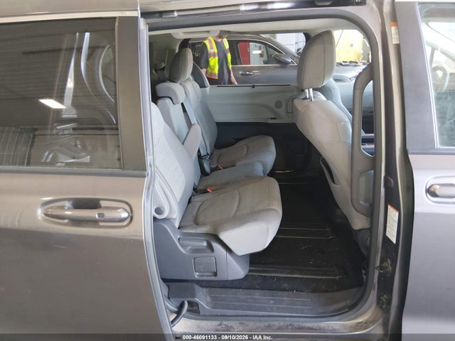 2021 TOYOTA SIENNA LE 8