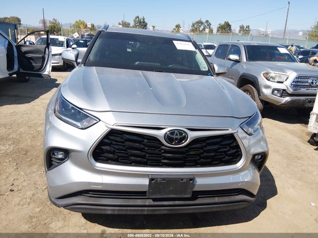 2021 TOYOTA HIGHLANDER XLE 12
