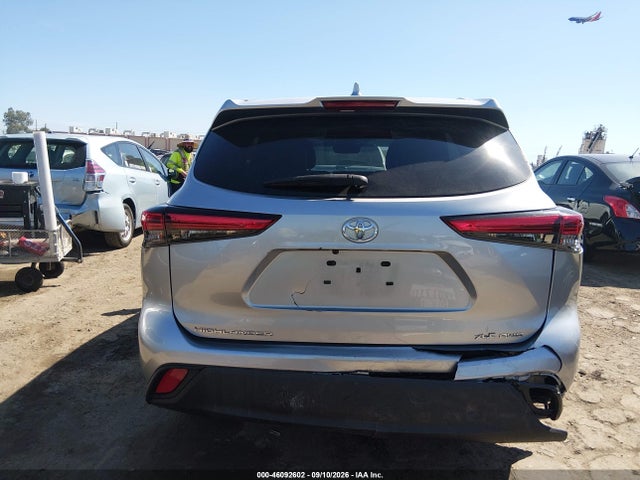 2021 TOYOTA HIGHLANDER XLE 16