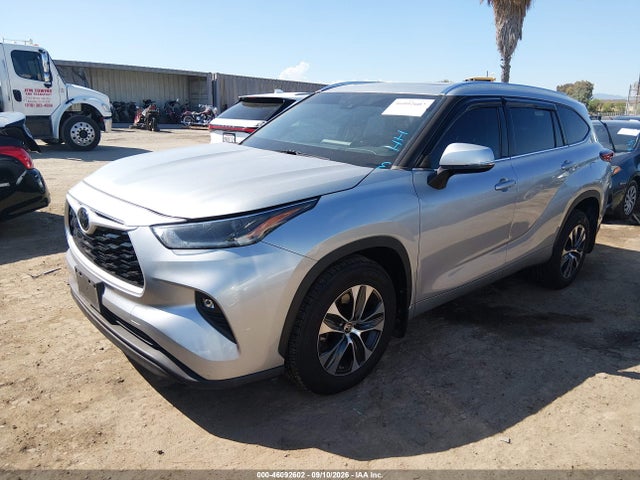 2021 TOYOTA HIGHLANDER XLE 2