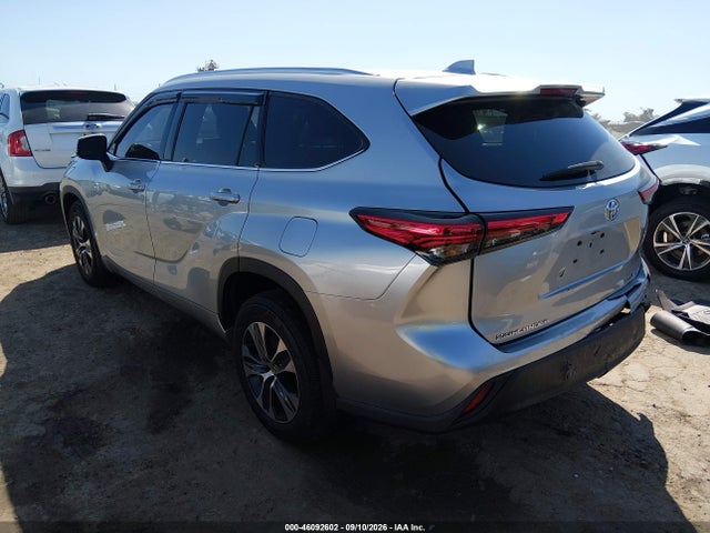 2021 TOYOTA HIGHLANDER XLE 3