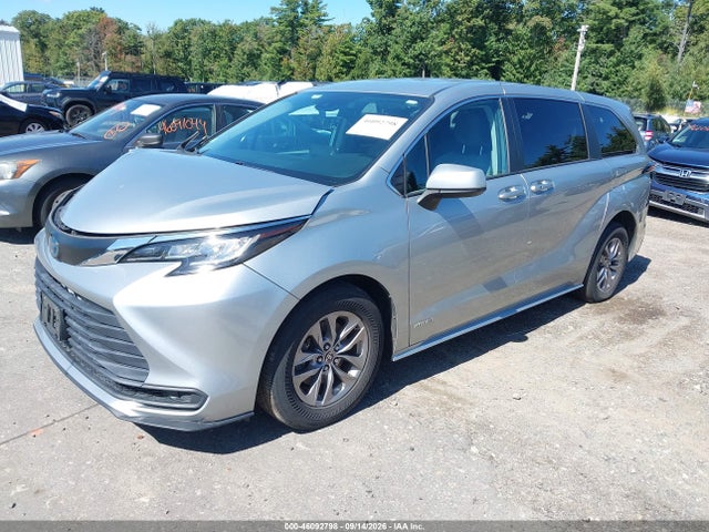 2021 TOYOTA SIENNA LE 2