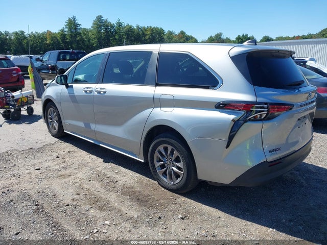 2021 TOYOTA SIENNA LE 3
