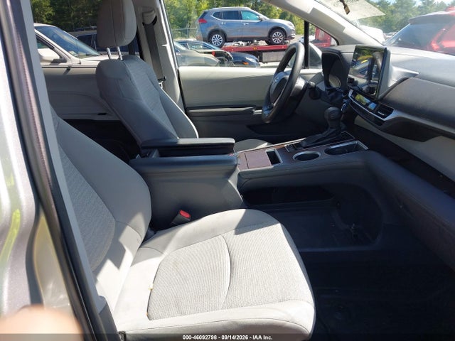 2021 TOYOTA SIENNA LE 5