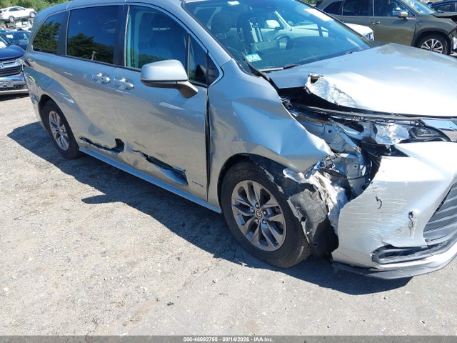 2021 TOYOTA SIENNA LE 6