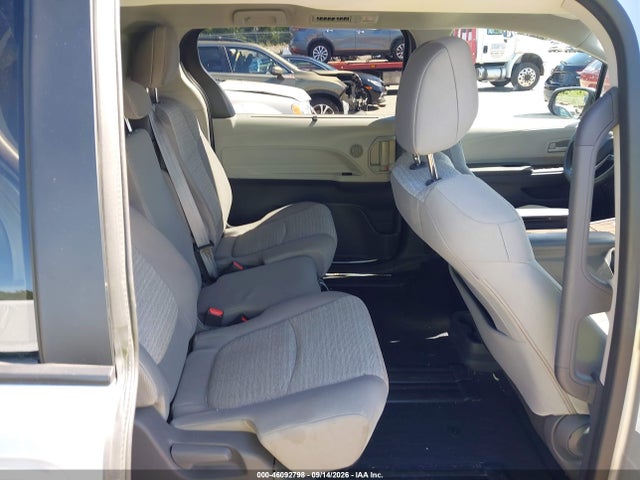 2021 TOYOTA SIENNA LE 8