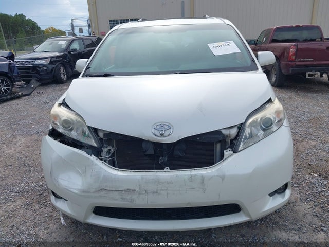 2017 TOYOTA SIENNA XLE PREMIUM 8 PASSENGER 13
