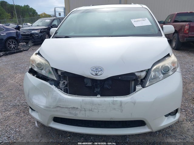2017 TOYOTA SIENNA XLE PREMIUM 8 PASSENGER 6