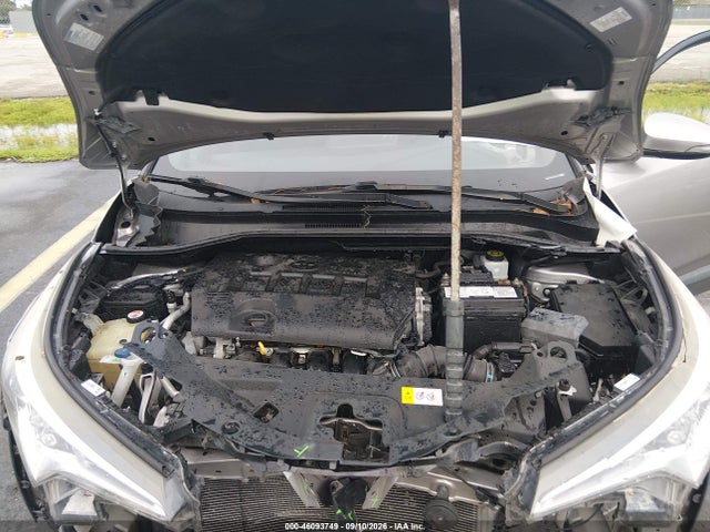 2018 TOYOTA C-HR XLE 10