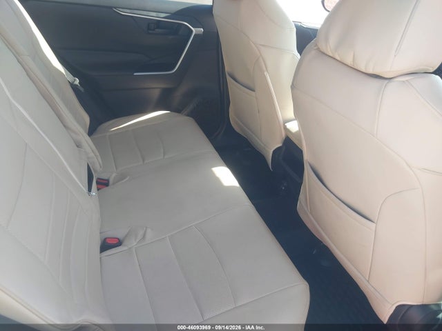 2020 TOYOTA RAV4 LE 8