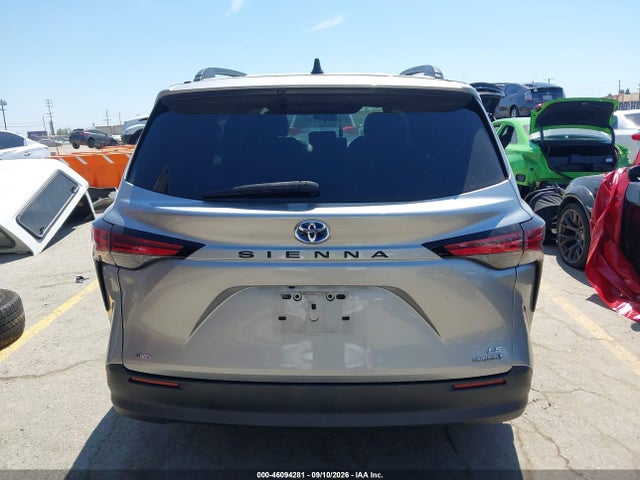 2022 TOYOTA SIENNA LE 17