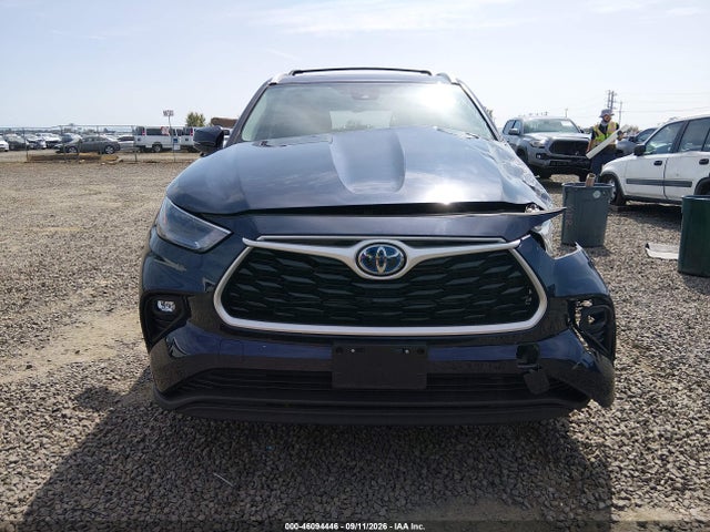 2022 TOYOTA HIGHLANDER HYBRID XLE 11