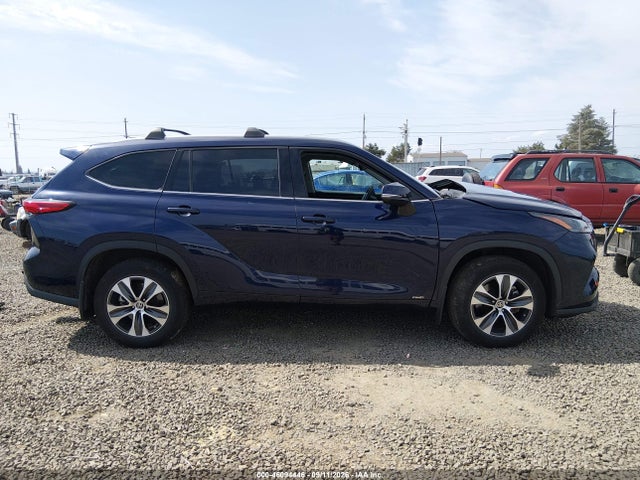 2022 TOYOTA HIGHLANDER HYBRID XLE 12