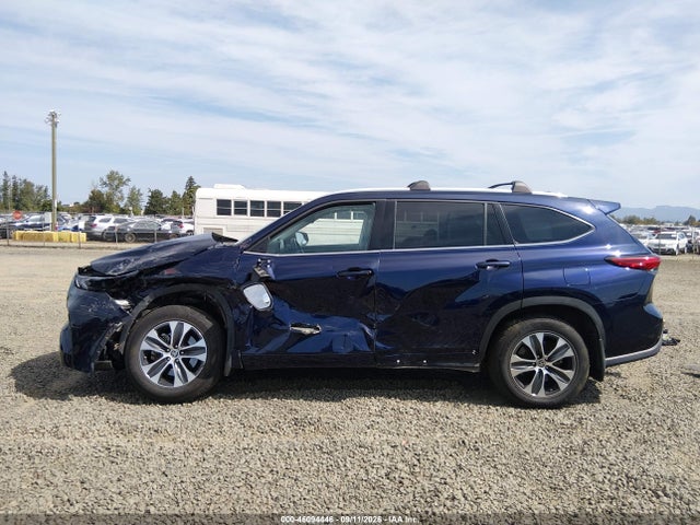 2022 TOYOTA HIGHLANDER HYBRID XLE 13