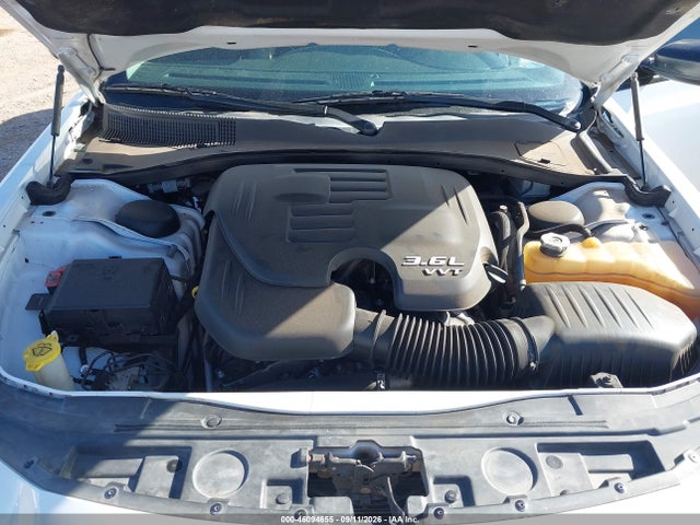 2018 CHRYSLER 300 LIMITED 10