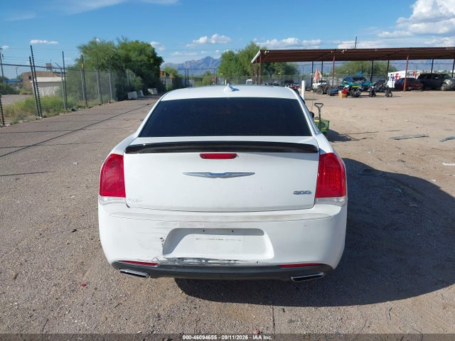 2018 CHRYSLER 300 LIMITED 16