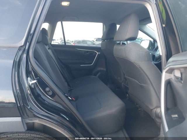 2022 TOYOTA RAV4 LE 8