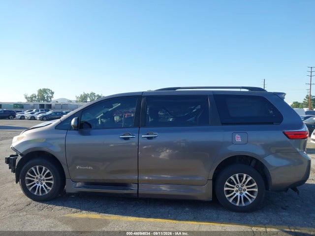 2020 TOYOTA SIENNA XLE 14