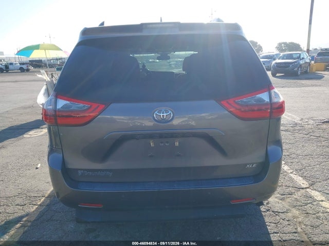 2020 TOYOTA SIENNA XLE 16