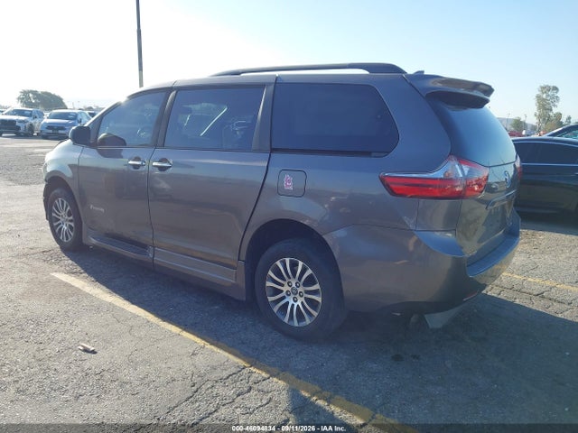 2020 TOYOTA SIENNA XLE 3
