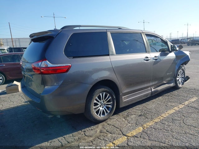 2020 TOYOTA SIENNA XLE 4
