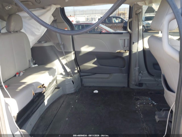 2020 TOYOTA SIENNA XLE 8