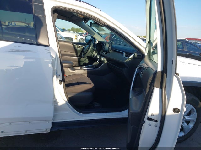 2020 TOYOTA RAV4 LE 5