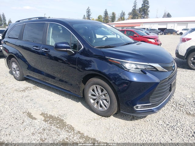 2024 TOYOTA SIENNA XLE