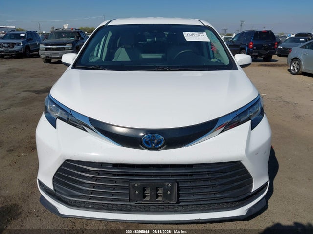 2022 TOYOTA SIENNA LE 12