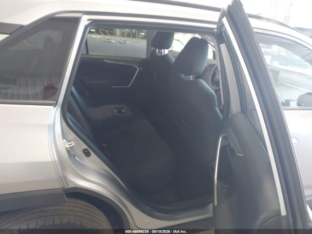 2019 TOYOTA RAV4 LE 8